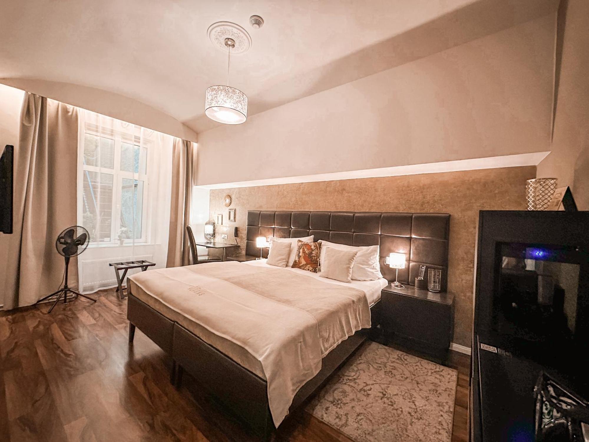 Alfons Boutique Hotel Прага Екстериор снимка